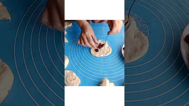 жареные пирожки с вишней много начинки мало теста