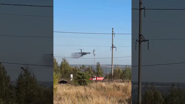 Лесной пожар в Ямном Рамонского района тушат самолётами и вертолётами.