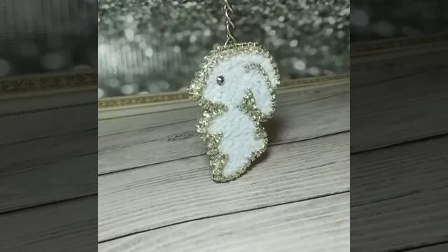 Брелок Зайка из фоамирана. Своими руками. смотреть онлайн