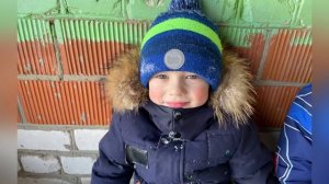 средняя группа Звездочки собираются на прогулку