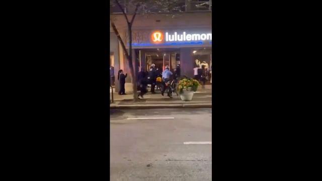 США: в 2022 году воры утащили из магазинов товаров на сумму более 78 млрд долларов смотреть онлайн