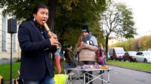 Флейта кена. Индеец на фестивале "День уличной музыки".