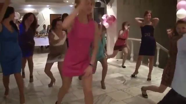 Прикол на свадьбе Танец диких девчат смотреть онлайн