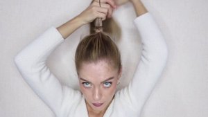 КАК СДЕЛАТЬ ИДЕАЛЬНЫЙ КОНСКИЙ ХВОСТ БЕЗ СКОТЧА ДЛЯ ВОЛОС? | HOW TO MAKE PERFECT HIGH PONYTAIL