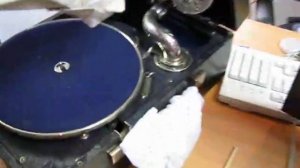 Купи на эти деньги патефон