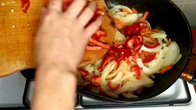 Веган обед за 10 минут. Фунчоза с овощами и соевыми кусочками смотреть онлайн