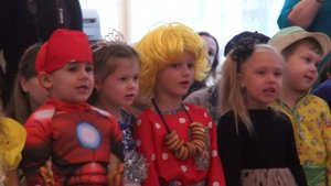 Ржачно поёт! Дети смеются! Новогодний утренник в детском саду | LMAO Sing