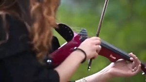 Африканская скрипачка сыграла песню Rokabay