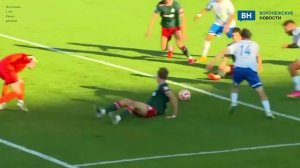 Спорный момент во время матча Факел-Локомотив  где пенальти