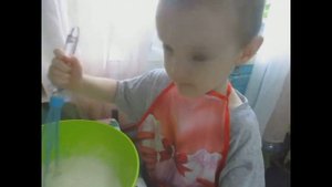 Роды в 26 недель Ребенку 3 года Готовит блинчики