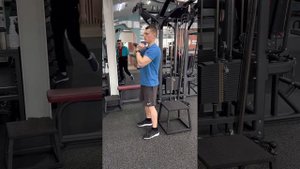 Приседания с гантелью перед собой