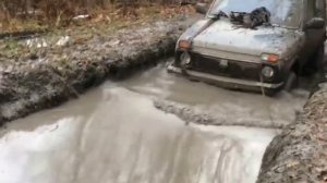 Тест колес . Kumho Road Venture M/T KL71 30 дюймов и 29 дюймов Continental IceContact 2 в грязи.