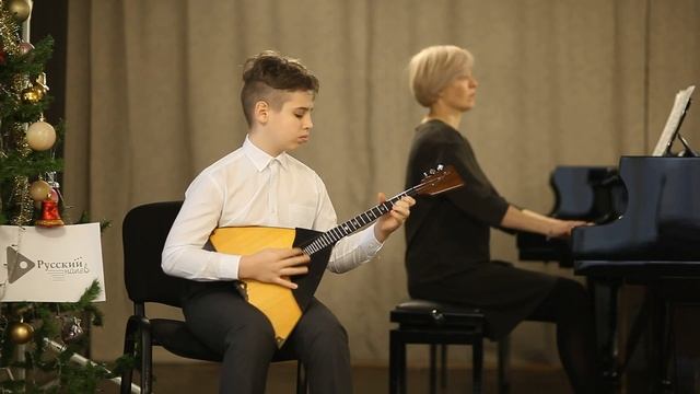 Иван Соболев (балалайка) - А. Шалов - обр. русской народной песни "Как у наших у ворот" смотреть онлайн