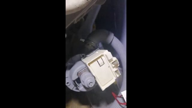 Как почистить фильтр в стиральной машине Electrolux смотреть онлайн