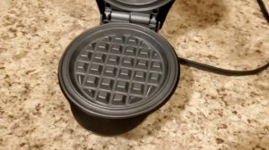 How to use waffle maker || review of mini waffle maker toastmaster |Belgian waffles | adore amigas