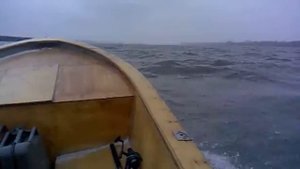 Лодка "Диана 3" на волне.