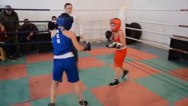 Турнир по боксу финал 32кг Арам Оганнисян(Севан)-Арам Саргсян (Мартуни) 24.01.2021г. Мартуни смотреть онлайн