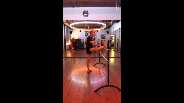 Daniele // Stretch' Barre - L'Usine 2.0 смотреть онлайн