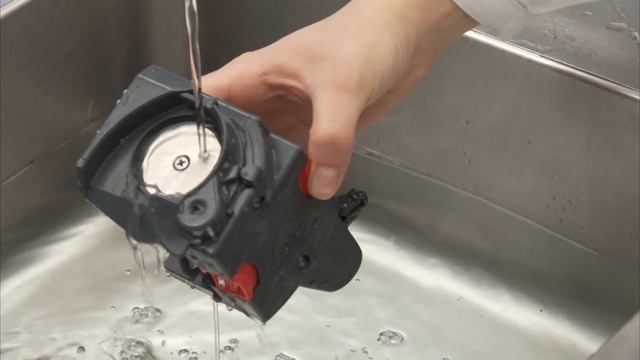 How to clean the infuser on your De'Longhi ECAM 25.462 coffee machine смотреть онлайн