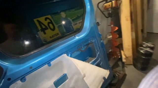 Газель Некст ЦМФ 2016г , Снимаем сдвижную дверь , пытаемся Достать замок , не открывается верхний смотреть онлайн