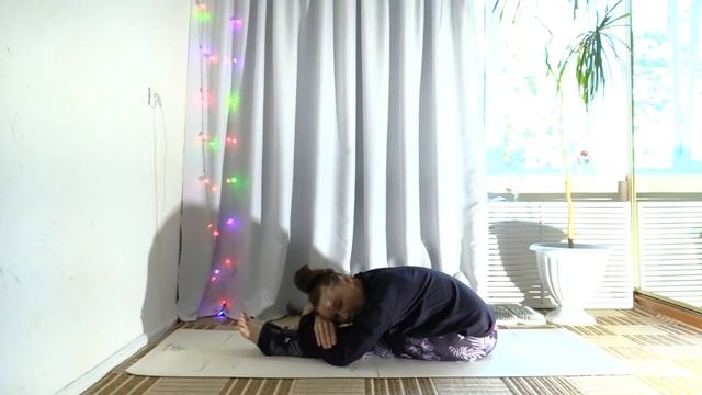 УТРЕННЯЯ ПРАКТИКА ПАШЧИМОТТАНАСАНА смотреть онлайн