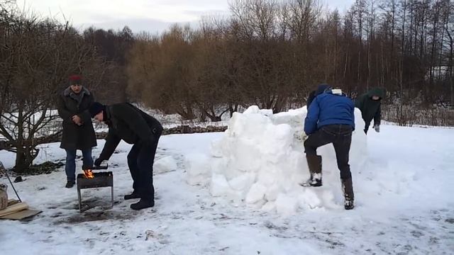 Постройка ИГЛУ в деревне на Новый Год смотреть онлайн