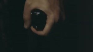 женщину о батарею током ударило