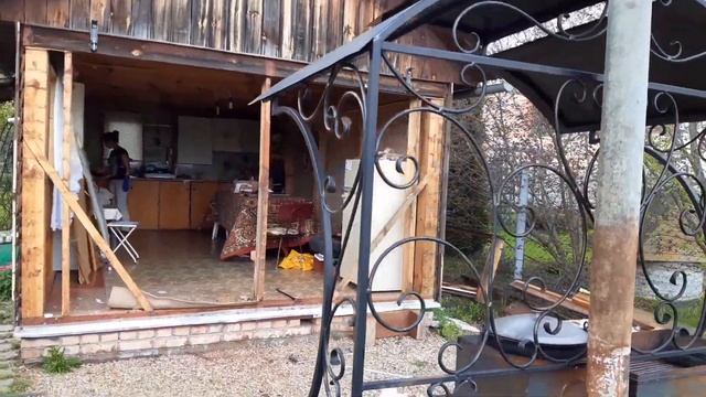 Капитальный ремонт летней кухни на даче. Панорамное остекление. смотреть онлайн