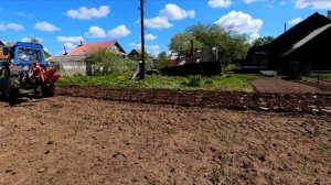 ПОКАЗАЛ КАК ОН ПАШЕТ ДО ГЛИНЫ НА ТРАКТОРЕ