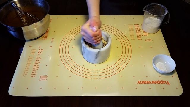 Шоколадный БРАУНИ с фундуком. Вкуснейшее шоколадное лакомство.