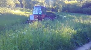 Т 25 в гору с груженый телегой.