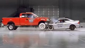 Краш тест Форд ф 150 и Хонда цивик.webm