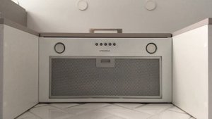 Показываю встроенную вытяжку Maunfeld Crosby Singl 60 (в белом цвете)
