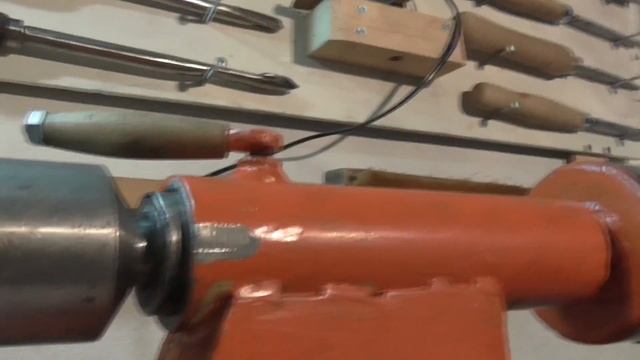 Универсальный  дерево-металлообрабатывающий токарный станок своими руками.