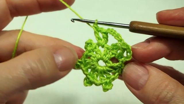 Ажурная шаль крючком *ПРОСТО* Шаль из мотивов. Цветочный мотив + схема Урок 217 Shawl of motifs смотреть онлайн