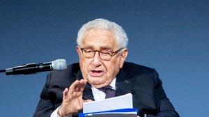 Киссинджер доказал: как бывший госсекретарь США случайно вскрыл подноготную НАТО