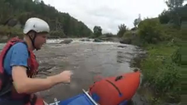 2 любителя купания в горной реке :) смотреть онлайн