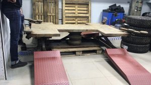 Пневматический подъемник шиномонтажный б/у