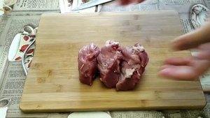 Свиные стейки из вырезки фаршированные сыром. Нежное мясо из свиной вырезки с жаренным картофелем.