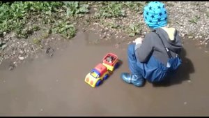 Машинки в луже - Игры с машинками летом / Cars on a puddle - Games with cars