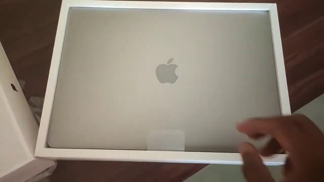 All New MacBook Pro (2020) 13" Retina Display India Unboxing смотреть онлайн