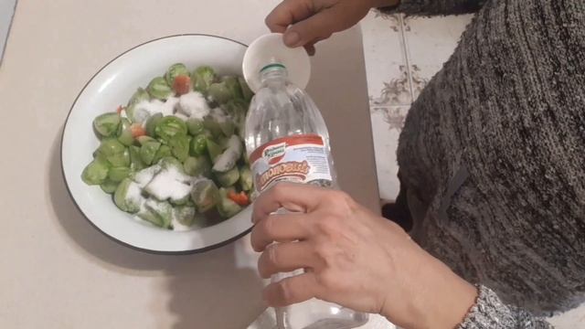 Мариную зелёные помидоры. Просто и вкусно.