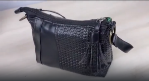 РАЗРЕЗАЛА СТАРЫЕ КОЖАНЫЕ САПОГИ И СДЕЛАЛА НОВУЮ СТИЛЬНУЮ ВЕЩЬ