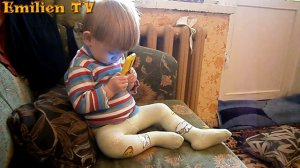 Малыш в 1 год свободно пользуется телефоном и пишет смс, продвинутый ребёнок