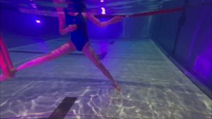 Pool stretching with a noodle/ растяжка с нудлом, аквафитнес