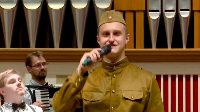 Б.Мокроусов - "Песенка фронтового шофера" (солист Герман Рудницкий) смотреть онлайн