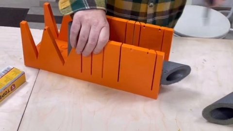 Как делать утепление труб. Теплоизоляция для труб. Монтаж изоляции тройника. Energoflex/Энергофлекс