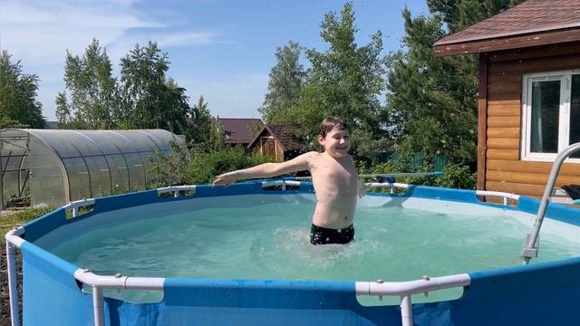 Будни многодетной мамы | Дети захватили видео | Загораем и убираемся
