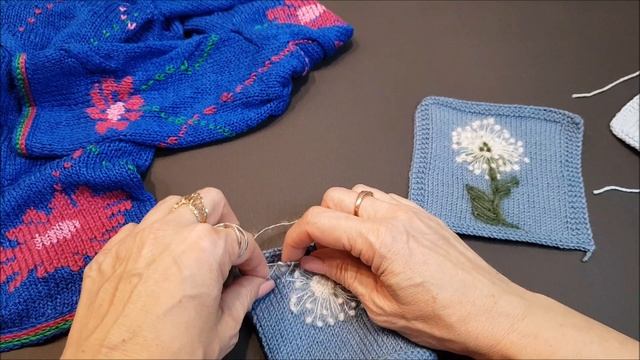 Вышивка на вязаном изделии, одуванчик