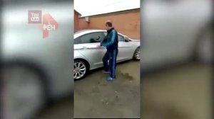 Муж разбил ломом машину, в которой застал свою жену за изменой